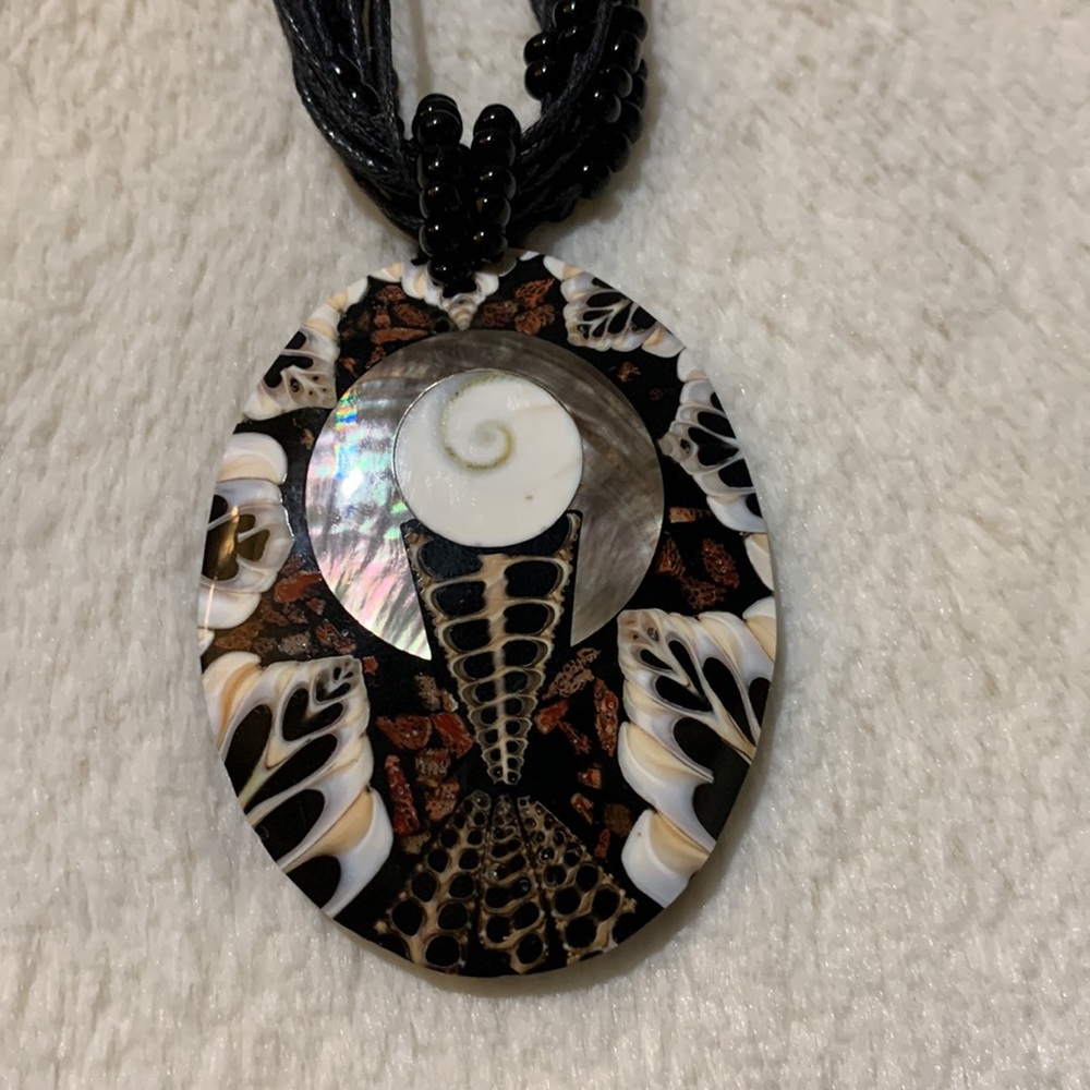 Shell & Black Rope Necklace - Picture 2 of 8